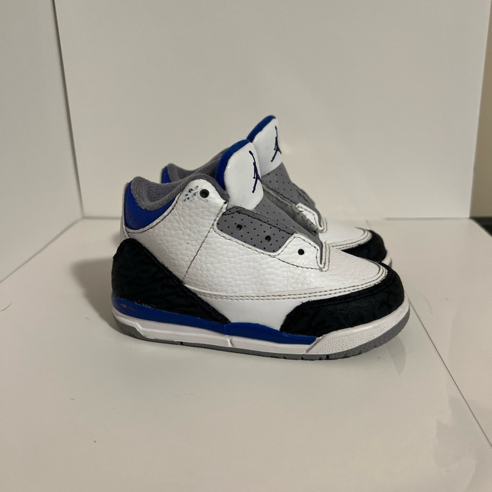 Kids Jordan retro 3s NO LACES 7C